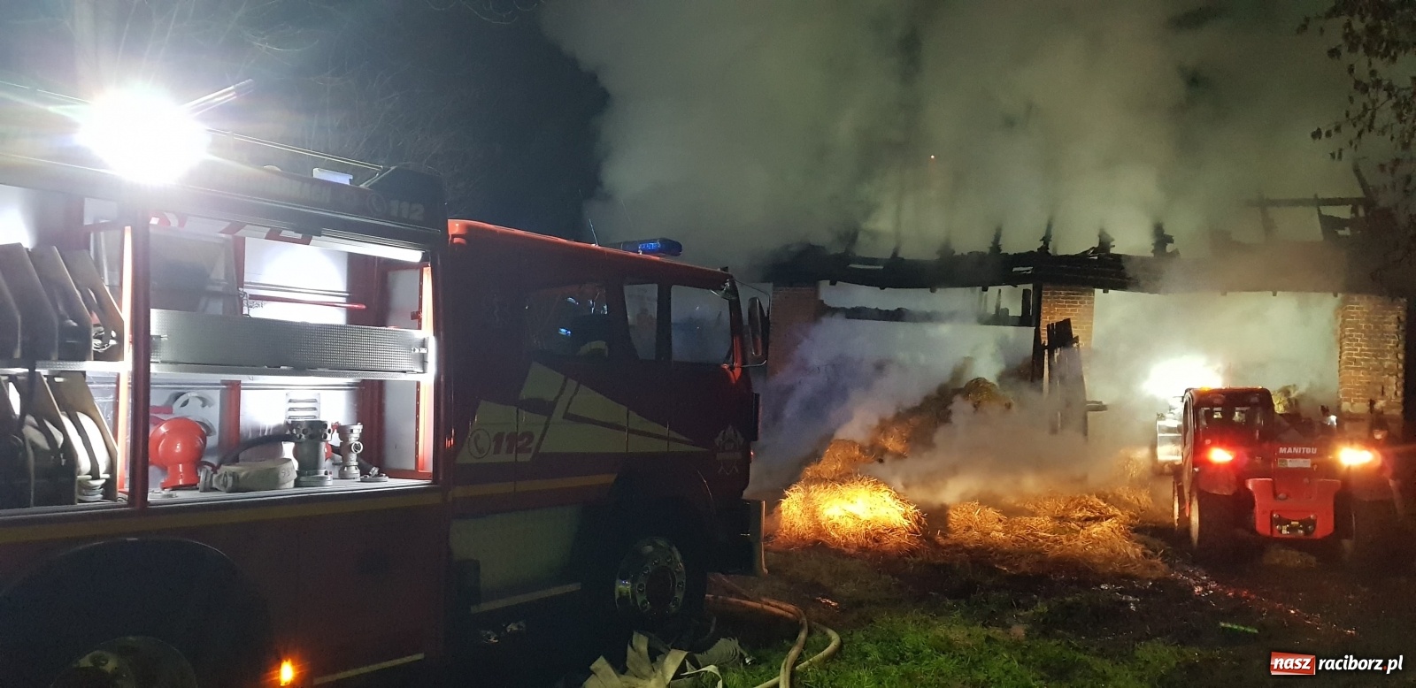 Zdjęcie w galerii na portalu naszraciborz.pl: Stodoła w ogniu w Krowiarkach [FOTO] wiadomości z regionu
