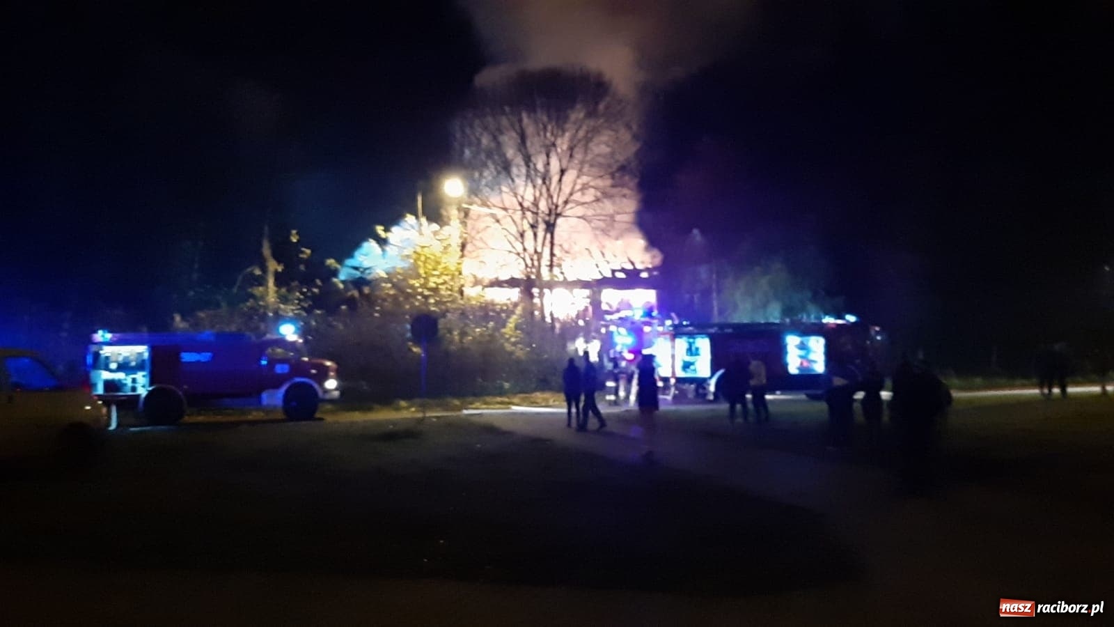 Zdjęcie w galerii na portalu naszraciborz.pl: Stodoła w ogniu w Krowiarkach [FOTO] wiadomości z regionu