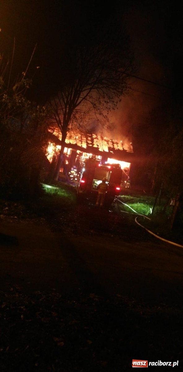 Zdjęcie w galerii na portalu naszraciborz.pl: Stodoła w ogniu w Krowiarkach [FOTO] wiadomości z regionu