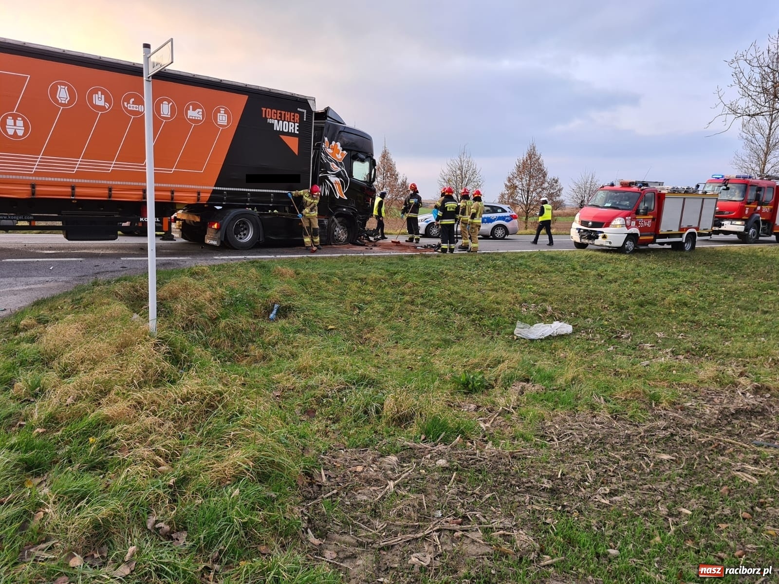 Zdjęcie w galerii na portalu naszraciborz.pl: Zaśnięcie za kierownicą przyczyną zdarzenia w Tworkowie wiadomości z regionu