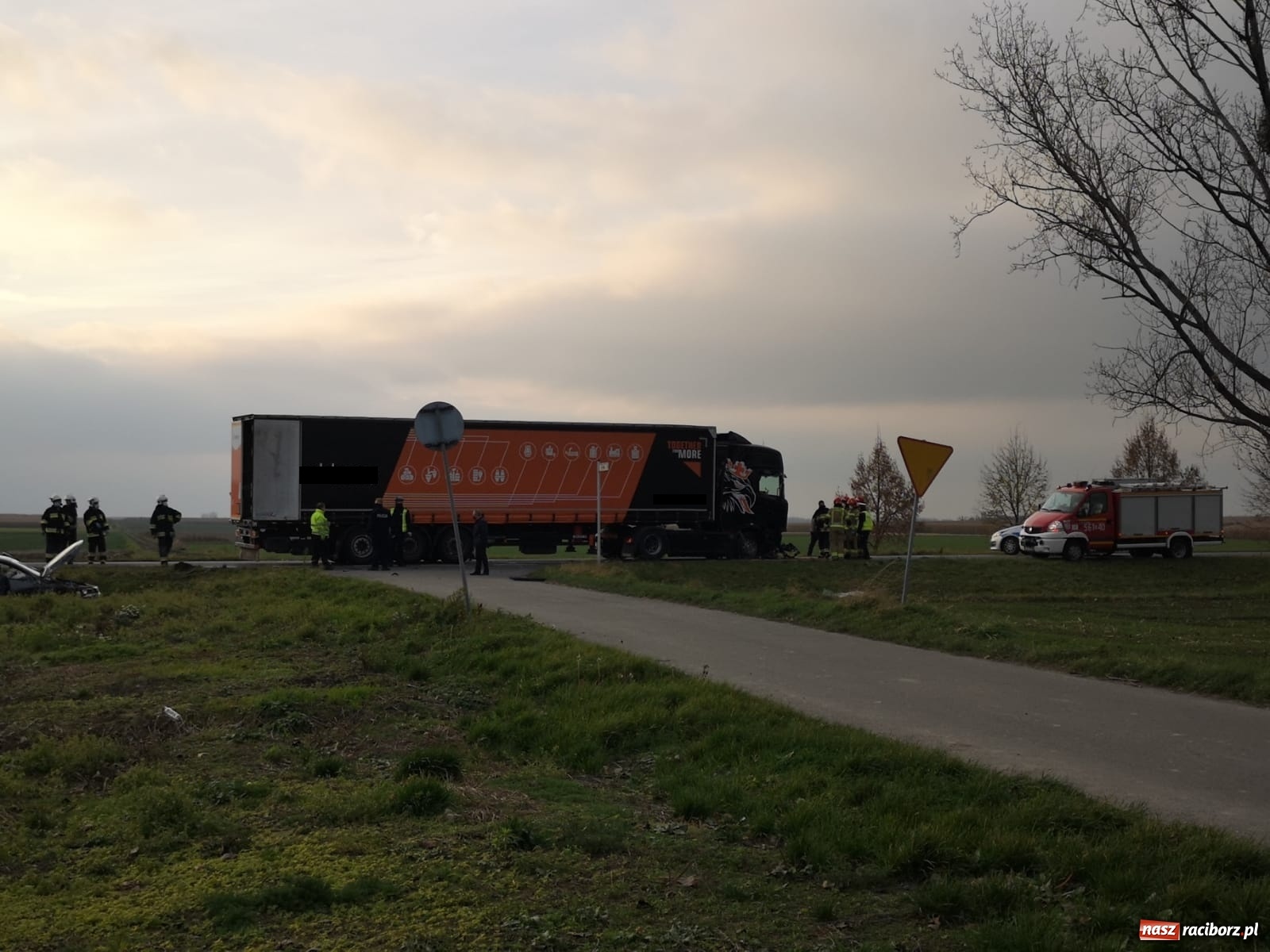 Zdjęcie w galerii na portalu naszraciborz.pl: Zaśnięcie za kierownicą przyczyną zdarzenia w Tworkowie wiadomości z regionu