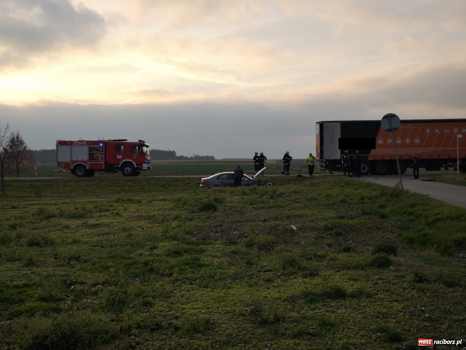 Zdjęcie w galerii na portalu naszraciborz.pl: Zaśnięcie za kierownicą przyczyną zdarzenia w Tworkowie wiadomości z regionu