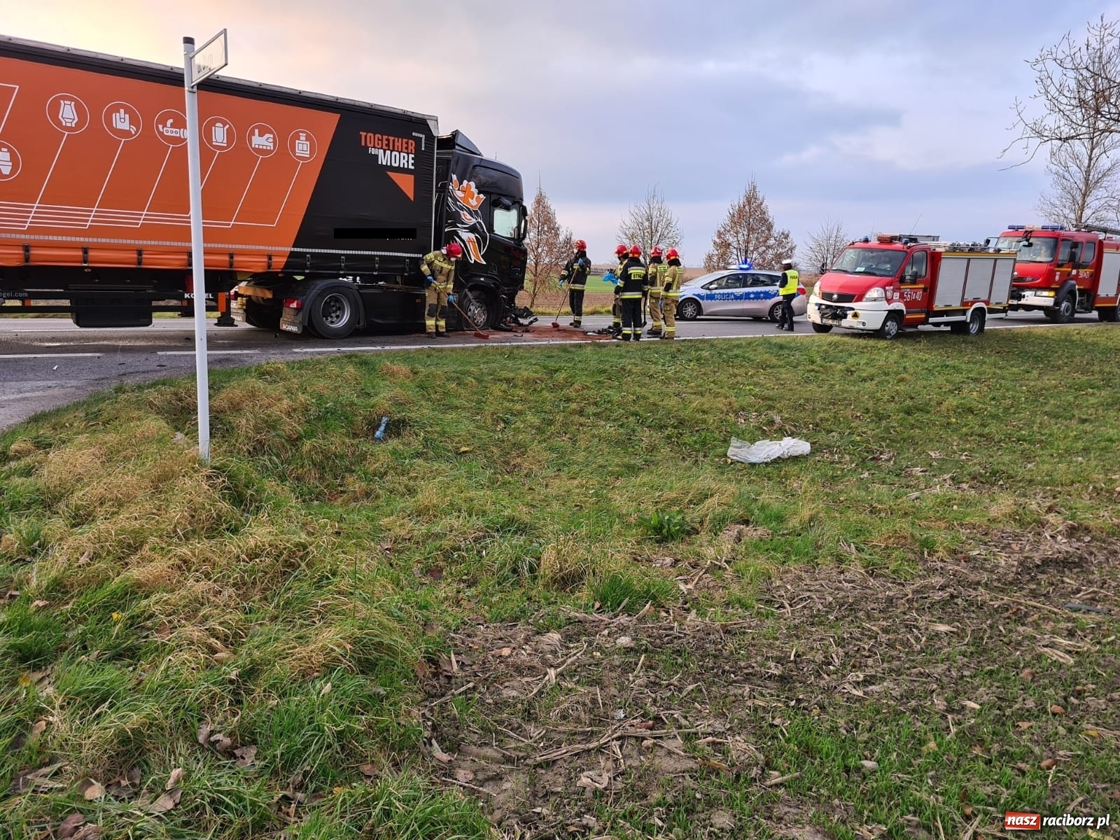 Zdjęcie w galerii na portalu naszraciborz.pl: Zaśnięcie za kierownicą przyczyną zdarzenia w Tworkowie wiadomości z regionu