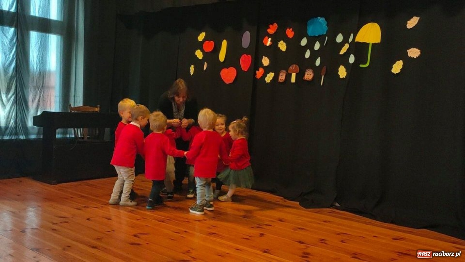 Zdjęcie w galerii na portalu naszraciborz.pl: Fikusie wspominają jesienne występy  wiadomości z regionu