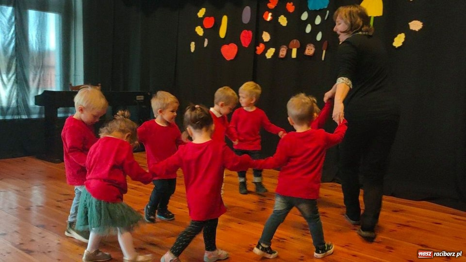 Zdjęcie w galerii na portalu naszraciborz.pl: Fikusie wspominają jesienne występy  wiadomości z regionu