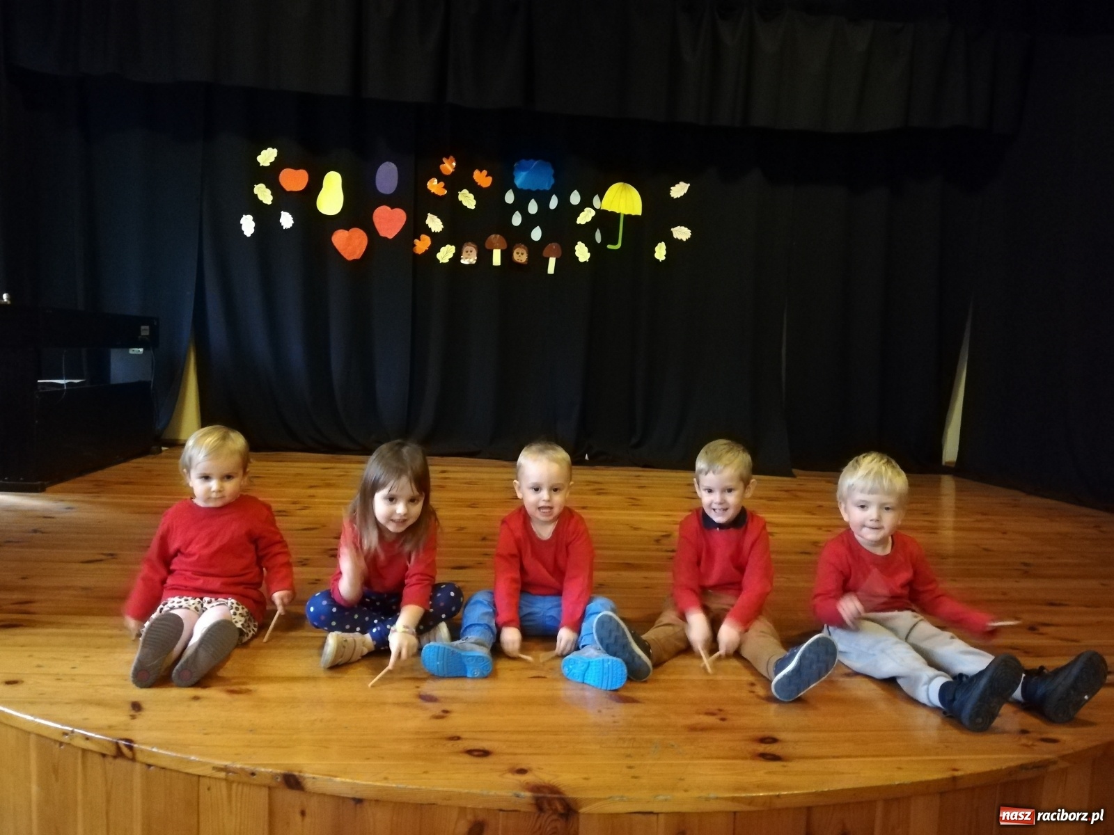 Zdjęcie w galerii na portalu naszraciborz.pl: Fikusie wspominają jesienne występy  wiadomości z regionu