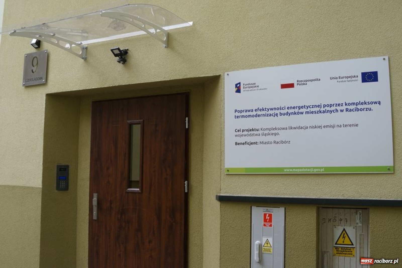 Zdjęcie w galerii na portalu naszraciborz.pl: Ulica Czekoladowa wypiękniała po termomodernizacji wiadomości z regionu