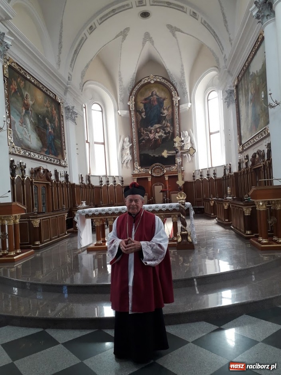 Zdjęcie w galerii na portalu naszraciborz.pl: Ostatnia droga księdza kanonika Joachima Jasity, byłego proboszcza z Pogrzebienia  wiadomości z regionu