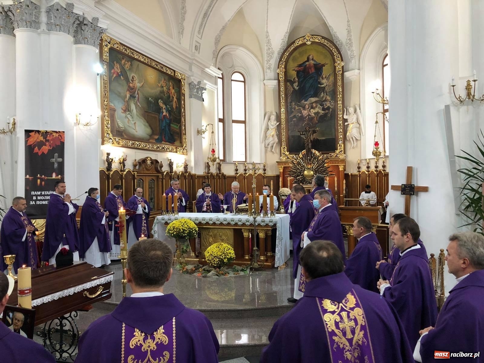 Zdjęcie w galerii na portalu naszraciborz.pl: Ostatnia droga księdza kanonika Joachima Jasity, byłego proboszcza z Pogrzebienia  wiadomości z regionu