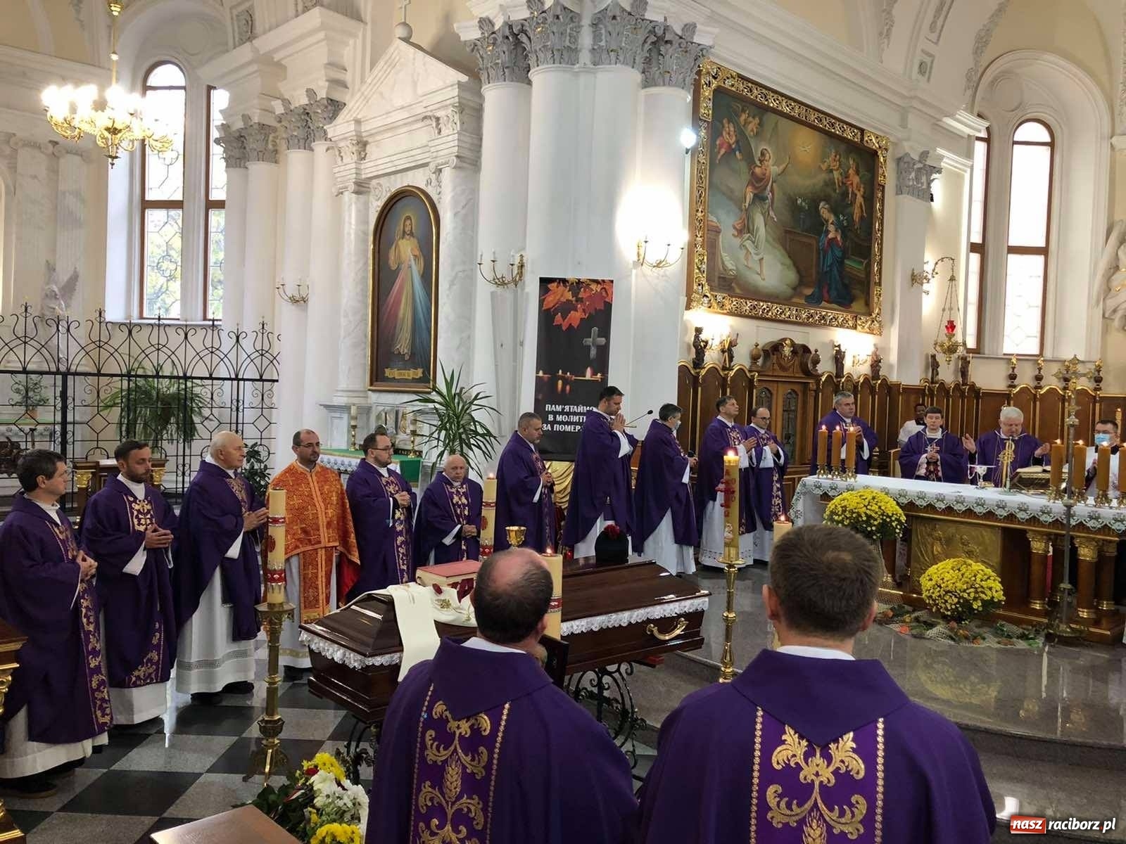 Zdjęcie w galerii na portalu naszraciborz.pl: Ostatnia droga księdza kanonika Joachima Jasity, byłego proboszcza z Pogrzebienia  wiadomości z regionu