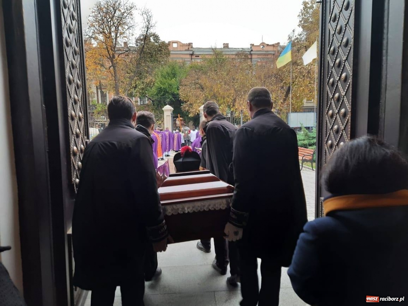 Zdjęcie w galerii na portalu naszraciborz.pl: Ostatnia droga księdza kanonika Joachima Jasity, byłego proboszcza z Pogrzebienia  wiadomości z regionu