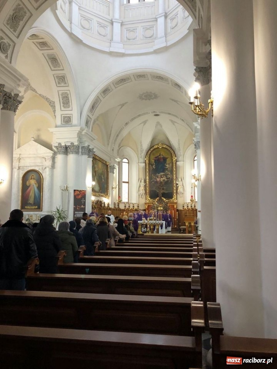 Zdjęcie w galerii na portalu naszraciborz.pl: Ostatnia droga księdza kanonika Joachima Jasity, byłego proboszcza z Pogrzebienia  wiadomości z regionu