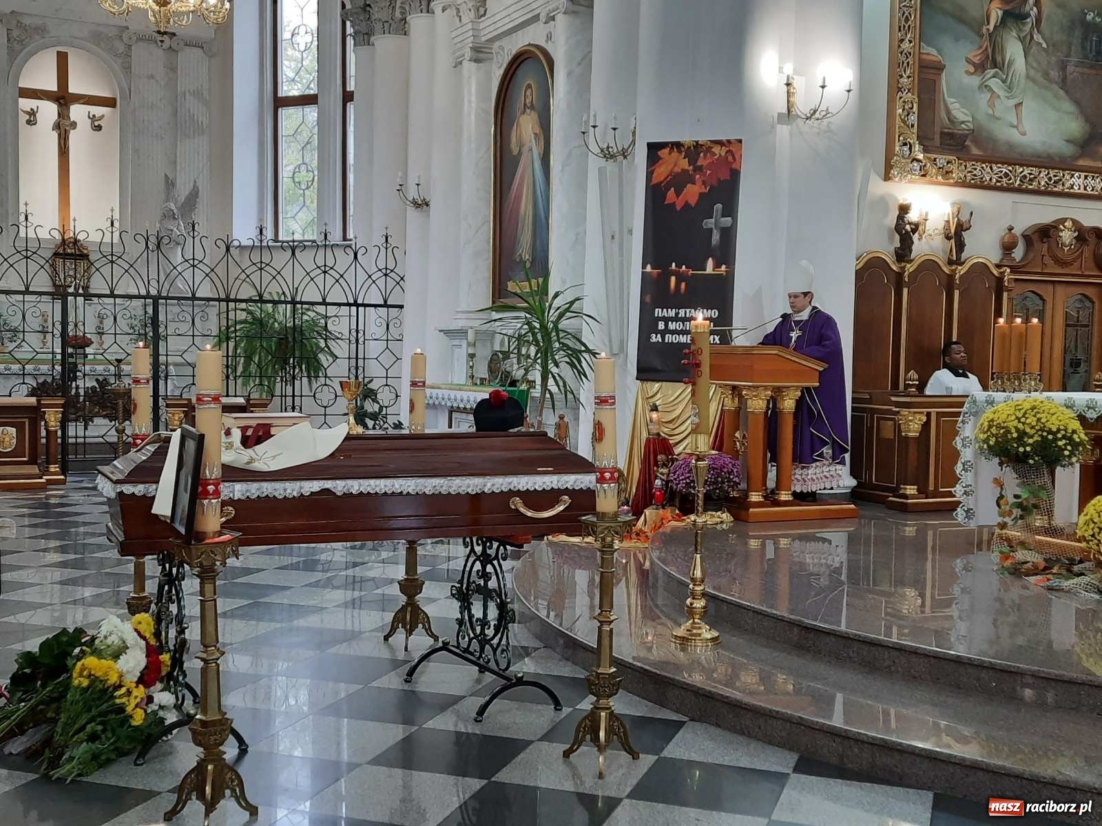 Zdjęcie w galerii na portalu naszraciborz.pl: Ostatnia droga księdza kanonika Joachima Jasity, byłego proboszcza z Pogrzebienia  wiadomości z regionu