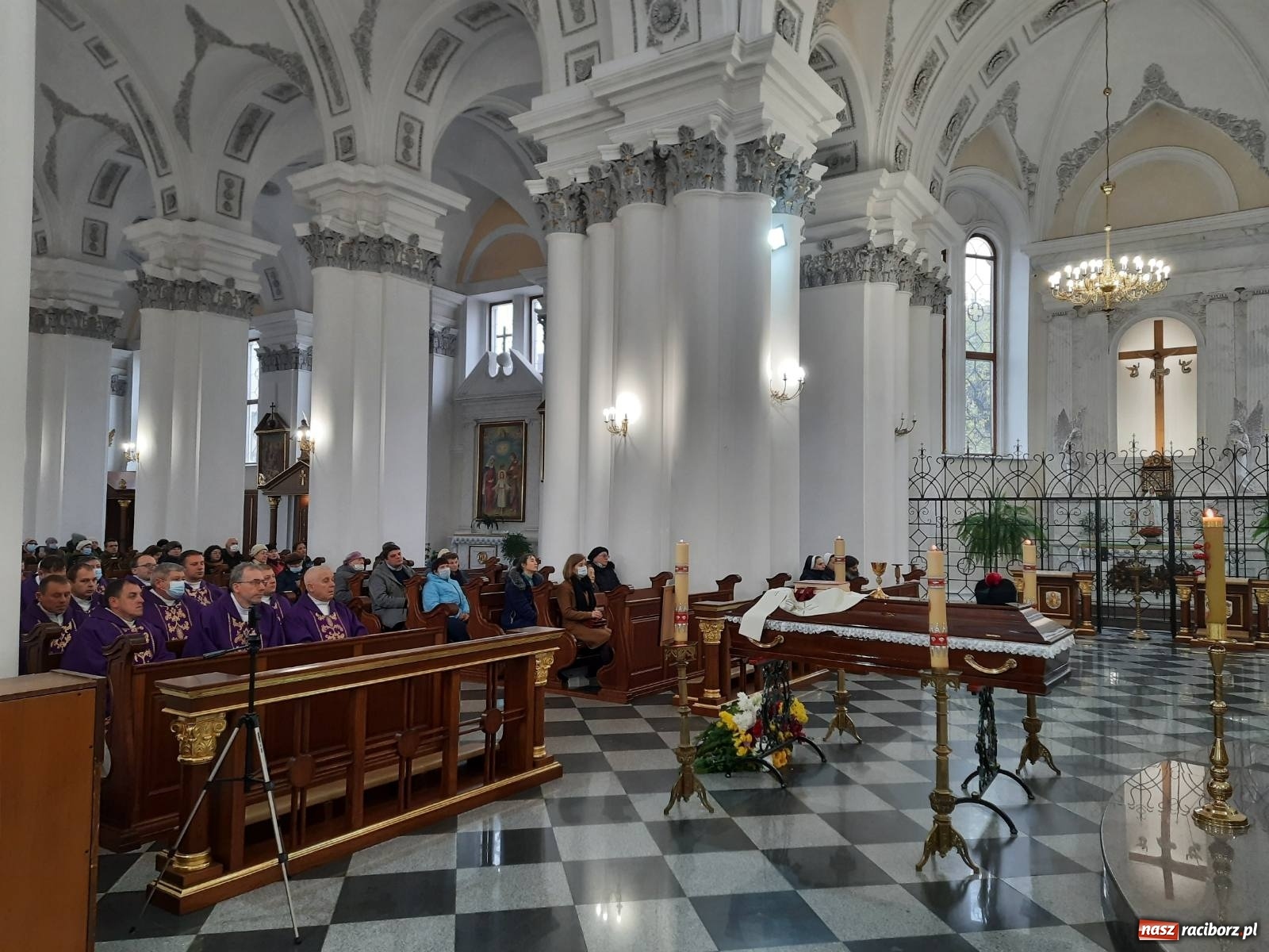 Zdjęcie w galerii na portalu naszraciborz.pl: Ostatnia droga księdza kanonika Joachima Jasity, byłego proboszcza z Pogrzebienia  wiadomości z regionu