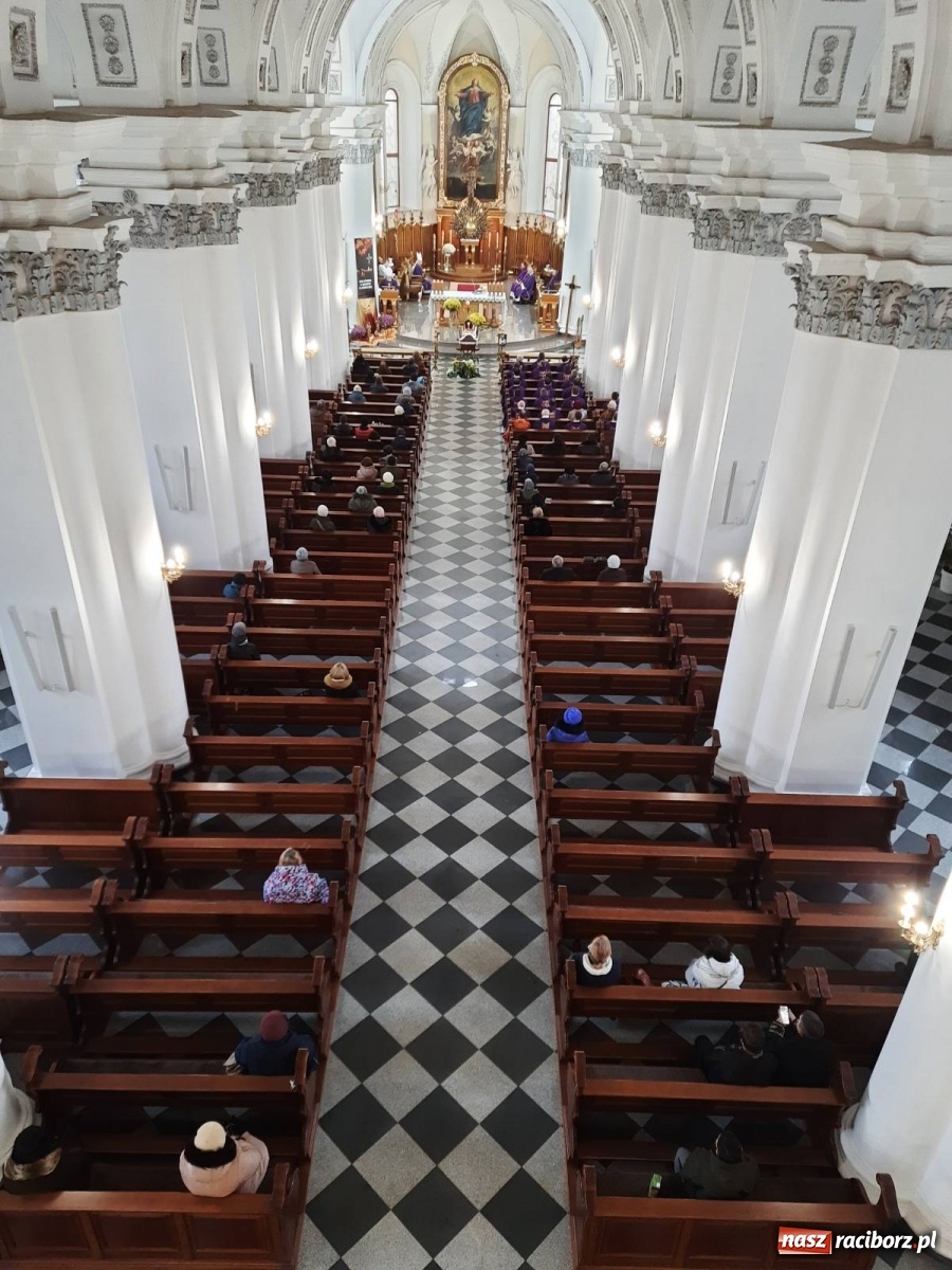 Zdjęcie w galerii na portalu naszraciborz.pl: Ostatnia droga księdza kanonika Joachima Jasity, byłego proboszcza z Pogrzebienia  wiadomości z regionu