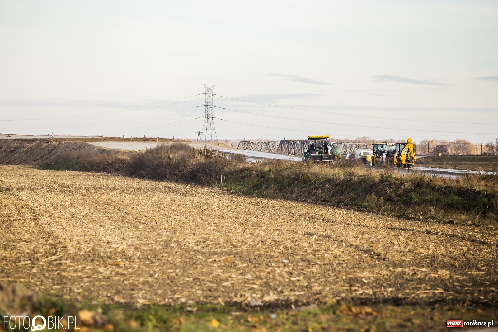 Zdjęcie w galerii na portalu naszraciborz.pl: Nowy most w Raciborzu gotowy. Betonowanie ósmego przęsła zakończone! wiadomości z regionu