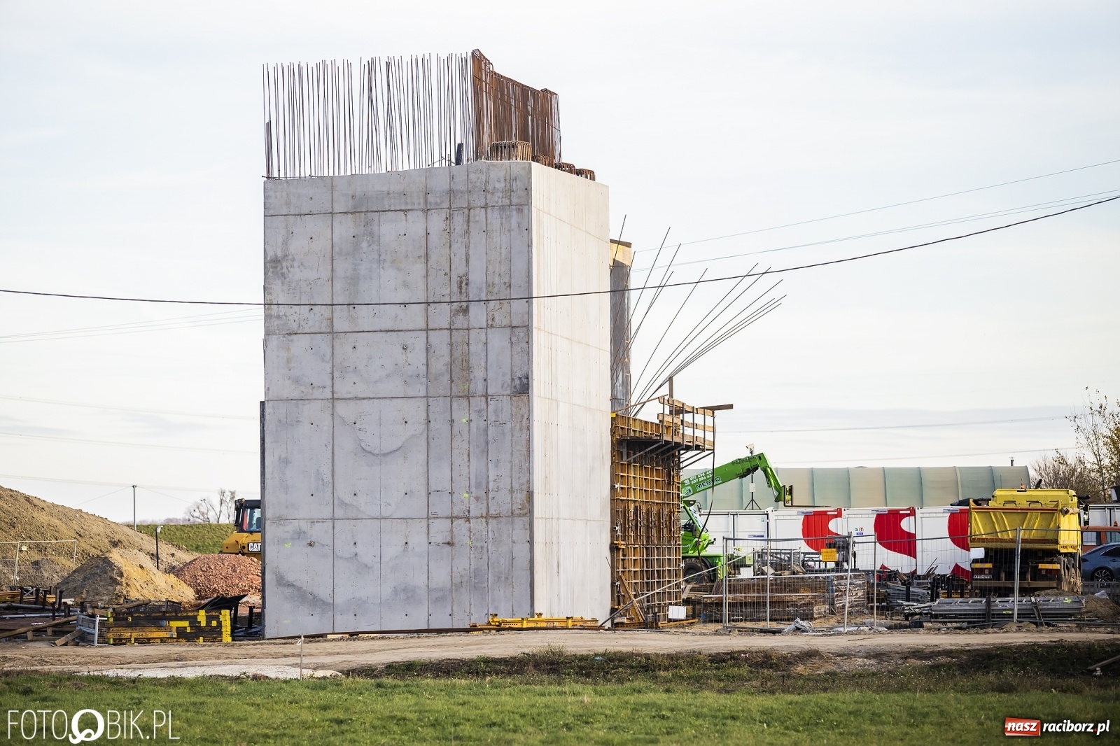 Zdjęcie w galerii na portalu naszraciborz.pl: Nowy most w Raciborzu gotowy. Betonowanie ósmego przęsła zakończone! wiadomości z regionu
