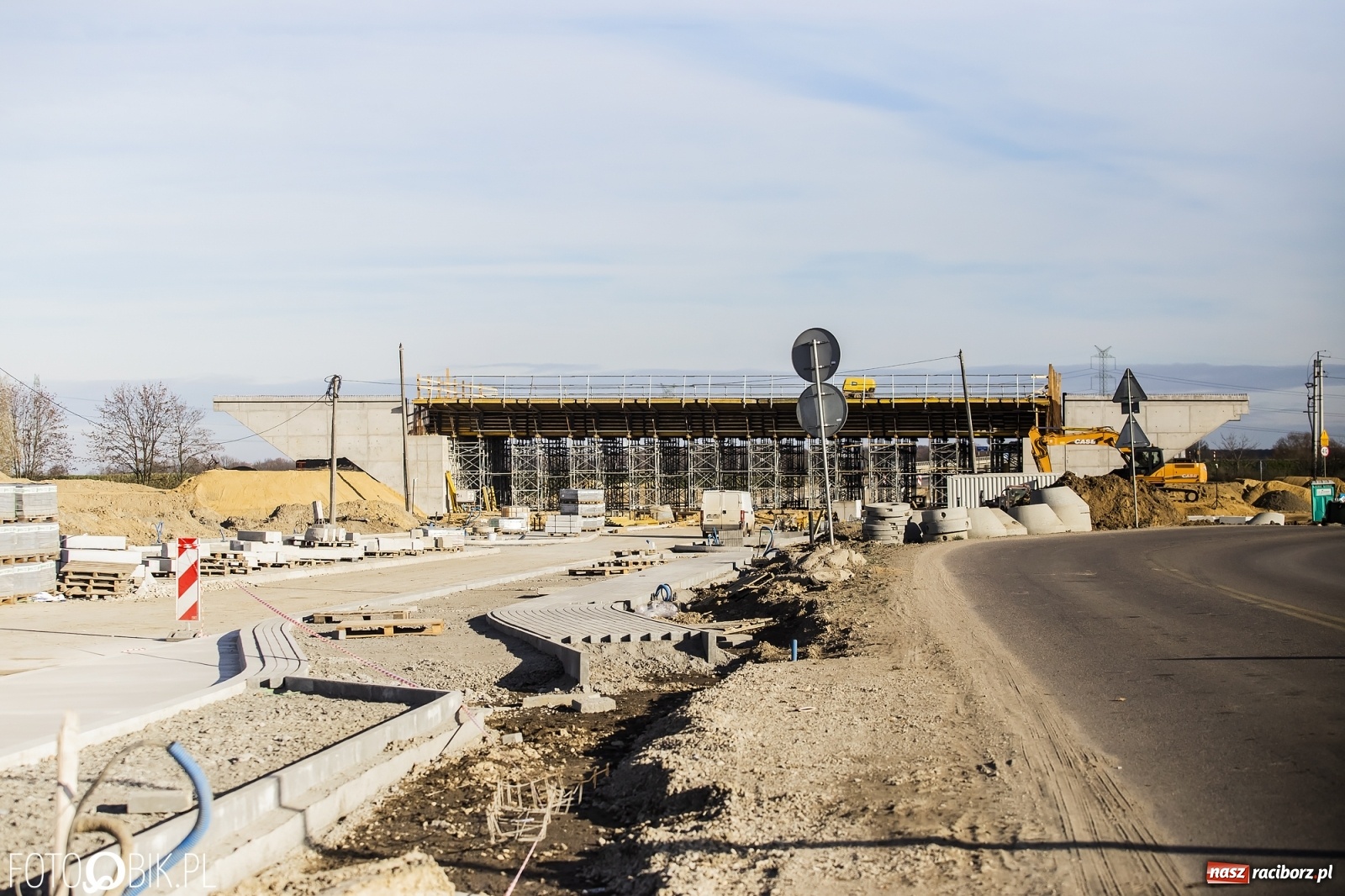 Zdjęcie w galerii na portalu naszraciborz.pl: Nowy most w Raciborzu gotowy. Betonowanie ósmego przęsła zakończone! wiadomości z regionu