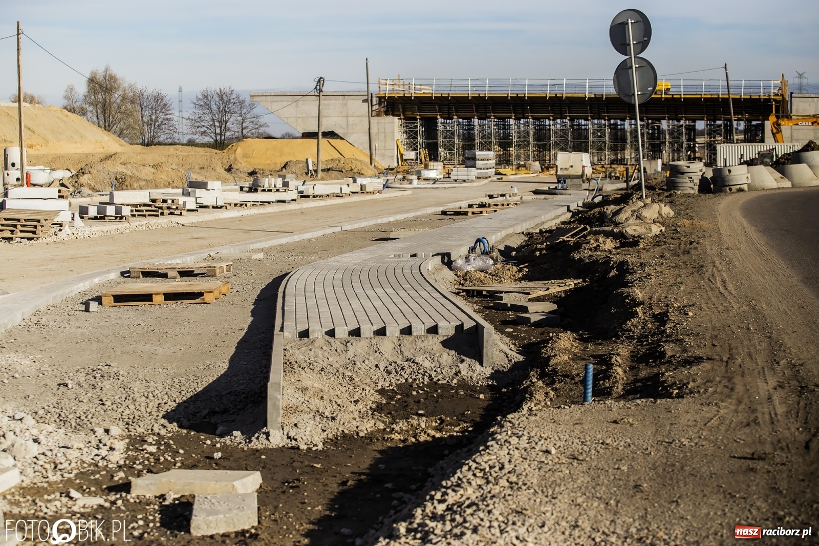 Zdjęcie w galerii na portalu naszraciborz.pl: Nowy most w Raciborzu gotowy. Betonowanie ósmego przęsła zakończone! wiadomości z regionu