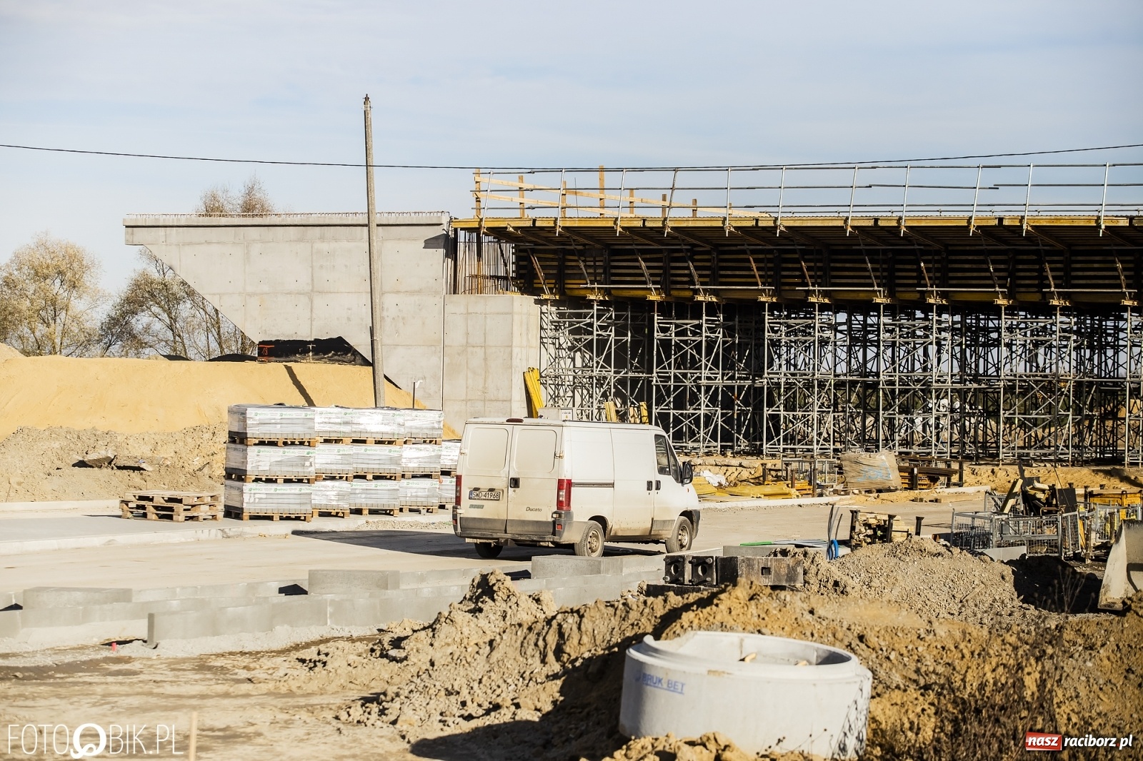Zdjęcie w galerii na portalu naszraciborz.pl: Nowy most w Raciborzu gotowy. Betonowanie ósmego przęsła zakończone! wiadomości z regionu