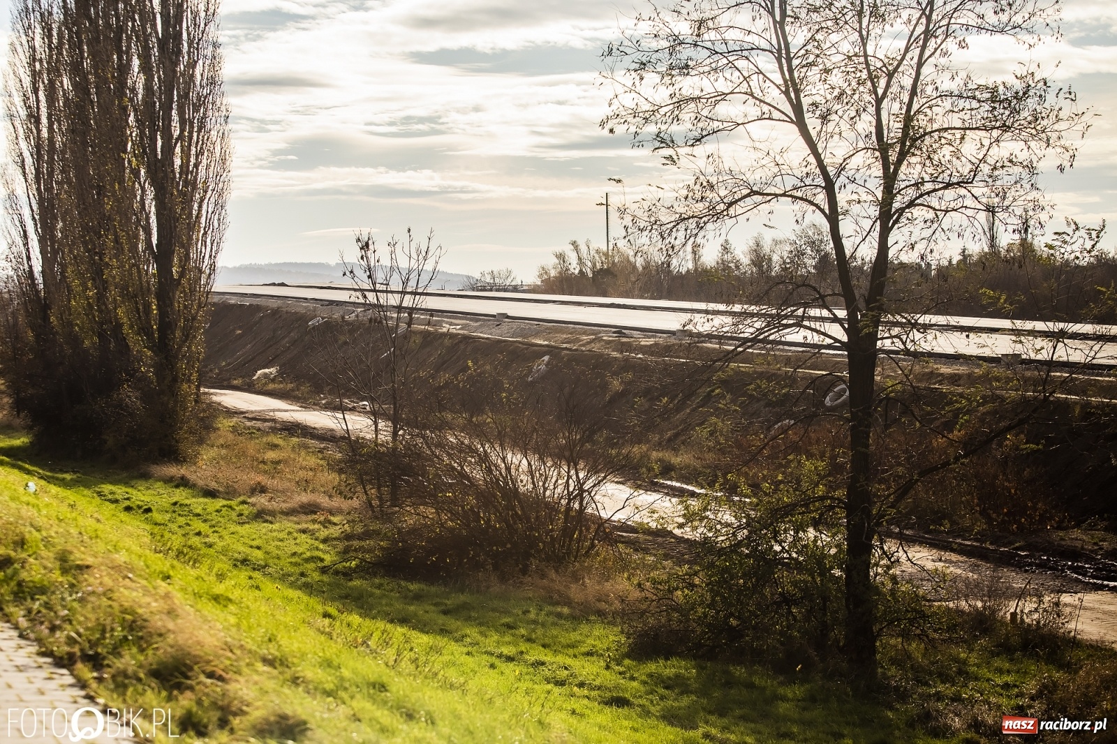 Zdjęcie w galerii na portalu naszraciborz.pl: Nowy most w Raciborzu gotowy. Betonowanie ósmego przęsła zakończone! wiadomości z regionu