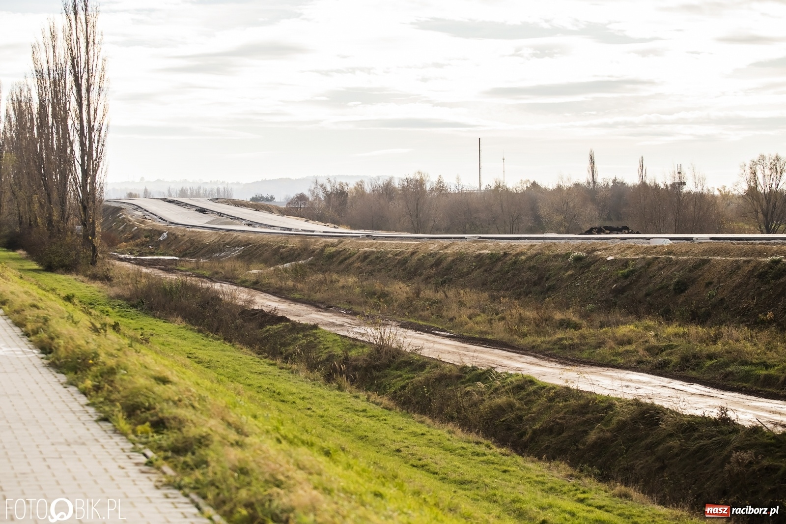 Zdjęcie w galerii na portalu naszraciborz.pl: Nowy most w Raciborzu gotowy. Betonowanie ósmego przęsła zakończone! wiadomości z regionu