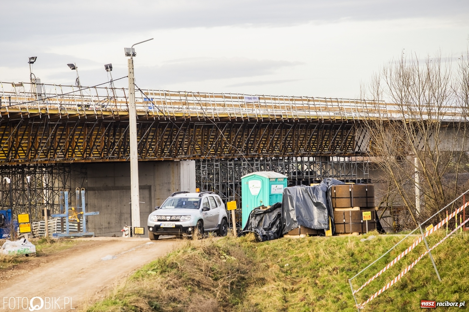 Zdjęcie w galerii na portalu naszraciborz.pl: Nowy most w Raciborzu gotowy. Betonowanie ósmego przęsła zakończone! wiadomości z regionu