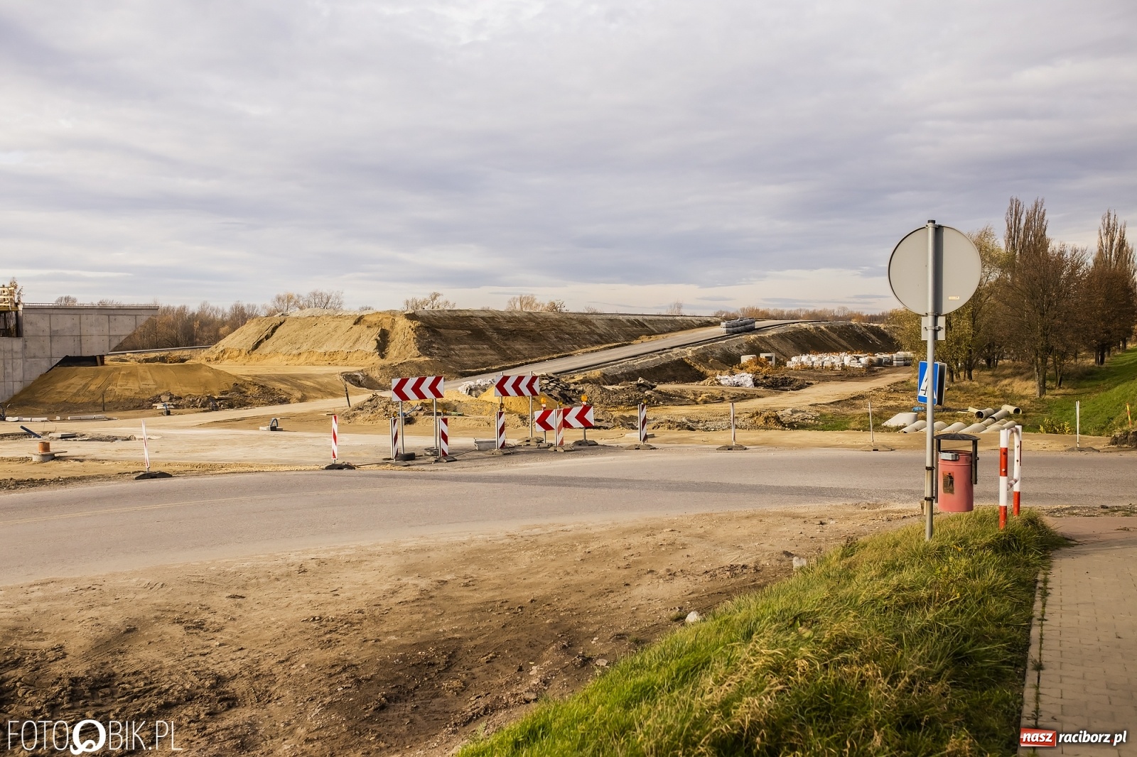 Zdjęcie w galerii na portalu naszraciborz.pl: Nowy most w Raciborzu gotowy. Betonowanie ósmego przęsła zakończone! wiadomości z regionu