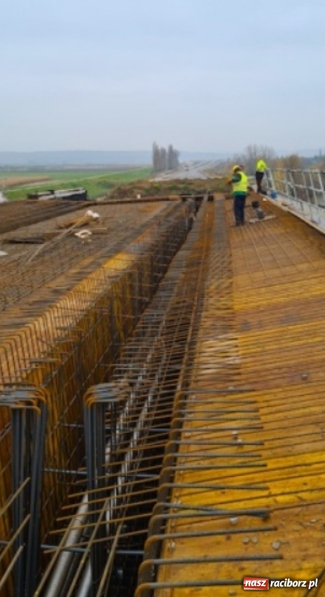 Zdjęcie w galerii na portalu naszraciborz.pl: Nowy most w Raciborzu gotowy. Betonowanie ósmego przęsła zakończone! wiadomości z regionu