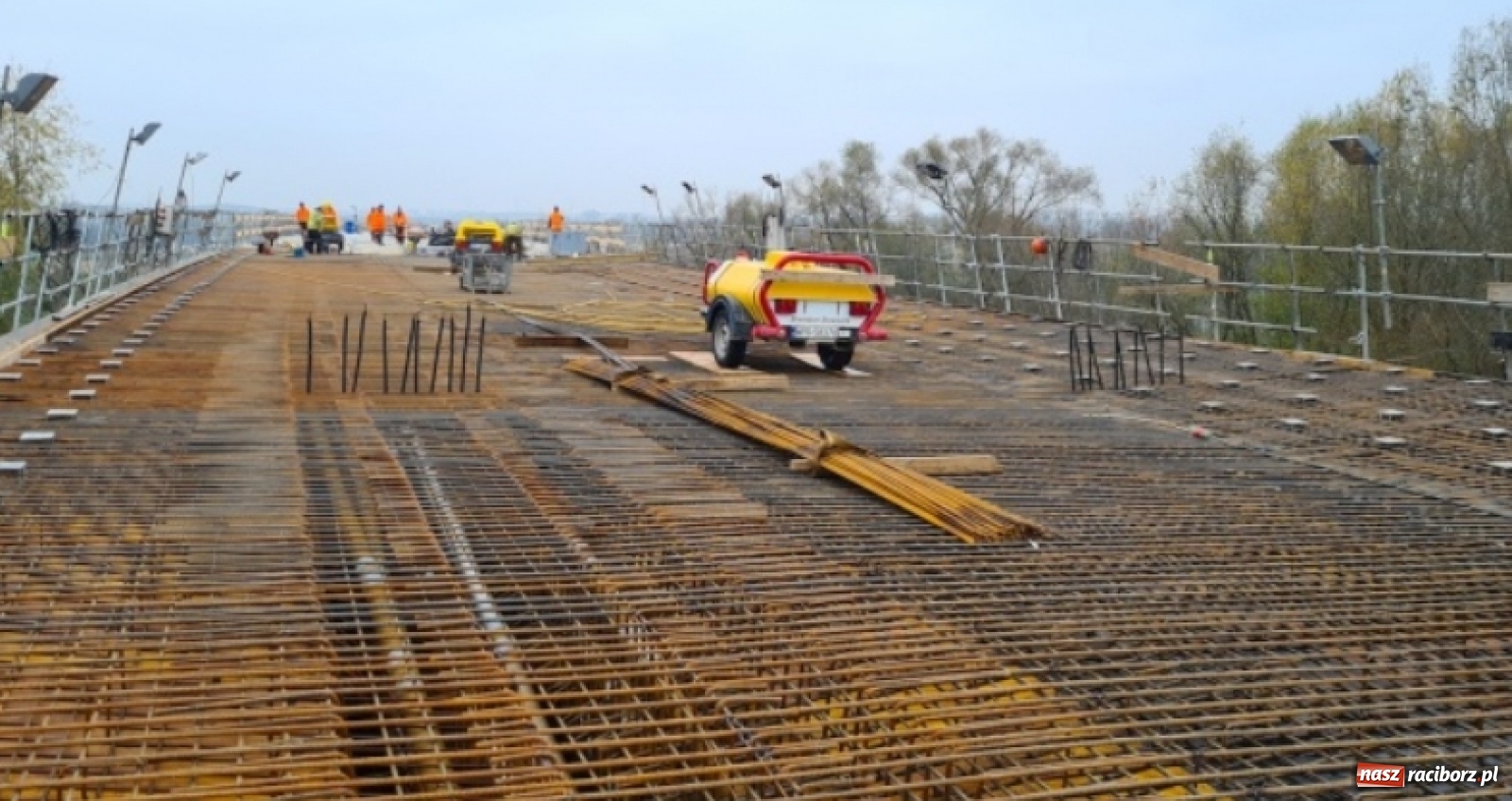 Zdjęcie w galerii na portalu naszraciborz.pl: Nowy most w Raciborzu gotowy. Betonowanie ósmego przęsła zakończone! wiadomości z regionu