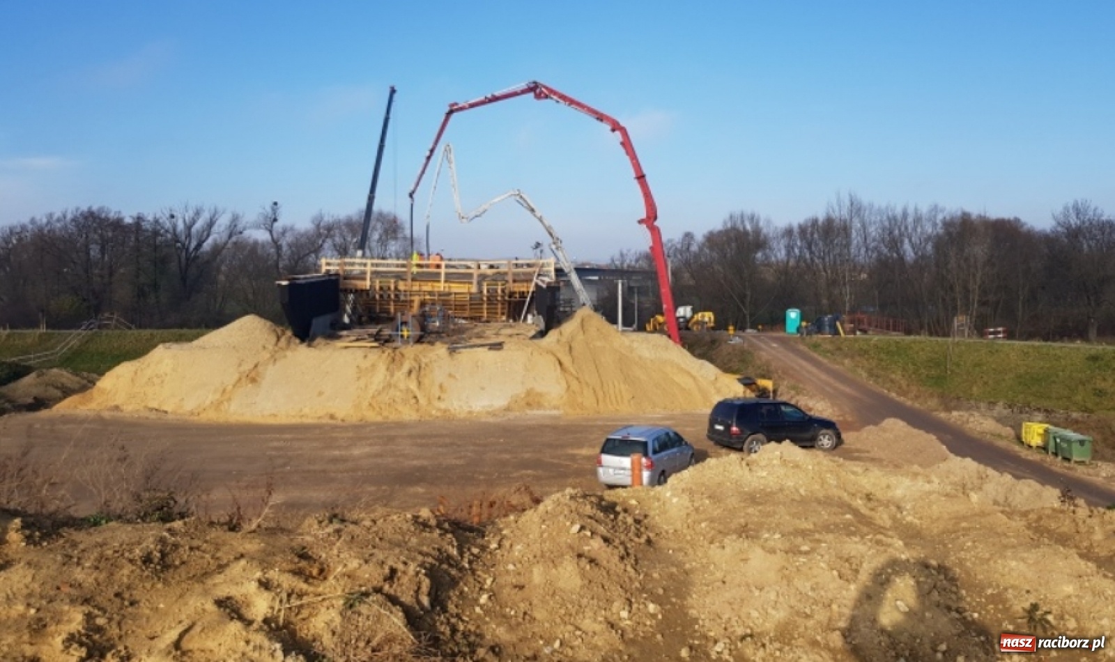 Zdjęcie w galerii na portalu naszraciborz.pl: Nowy most w Raciborzu gotowy. Betonowanie ósmego przęsła zakończone! wiadomości z regionu