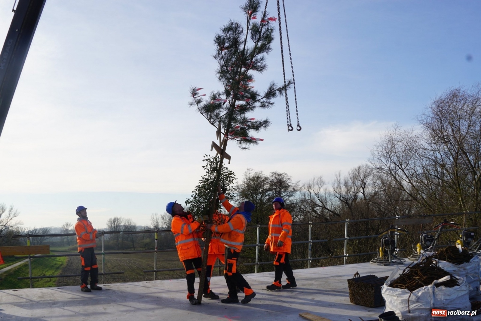 Zdjęcie w galerii na portalu naszraciborz.pl: Nowy most w Raciborzu gotowy. Betonowanie ósmego przęsła zakończone! wiadomości z regionu