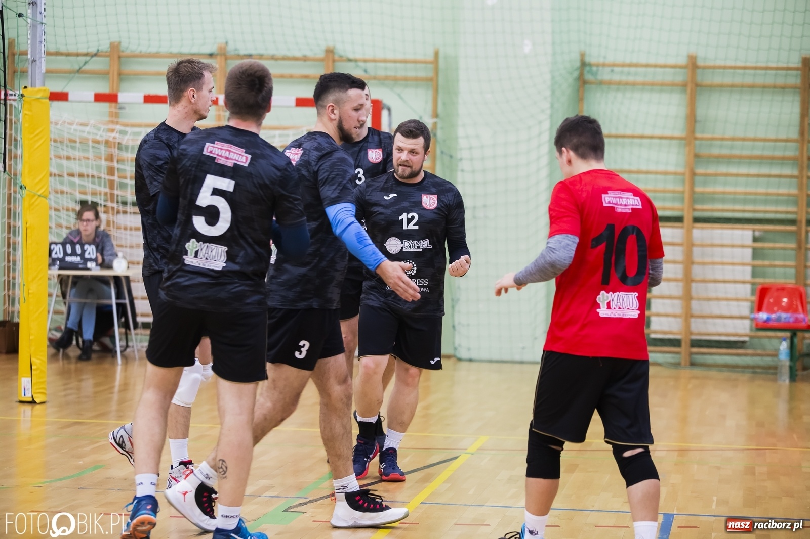 Zdjęcie w galerii na portalu naszraciborz.pl: Zacięta siatkarska rywalizacja w RLPS [FOTO] wiadomości z regionu