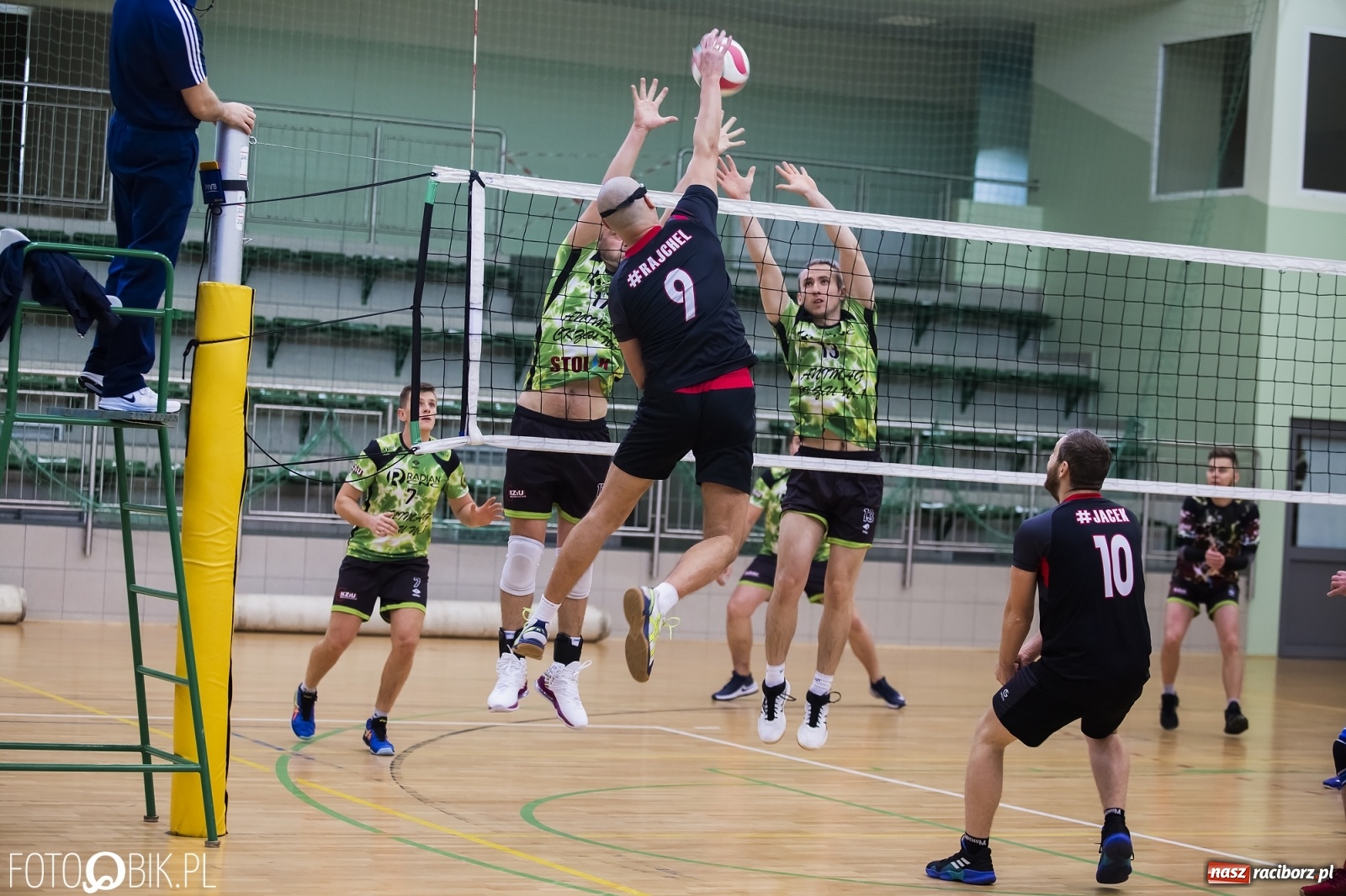 Zdjęcie w galerii na portalu naszraciborz.pl: Zacięta siatkarska rywalizacja w RLPS [FOTO] wiadomości z regionu