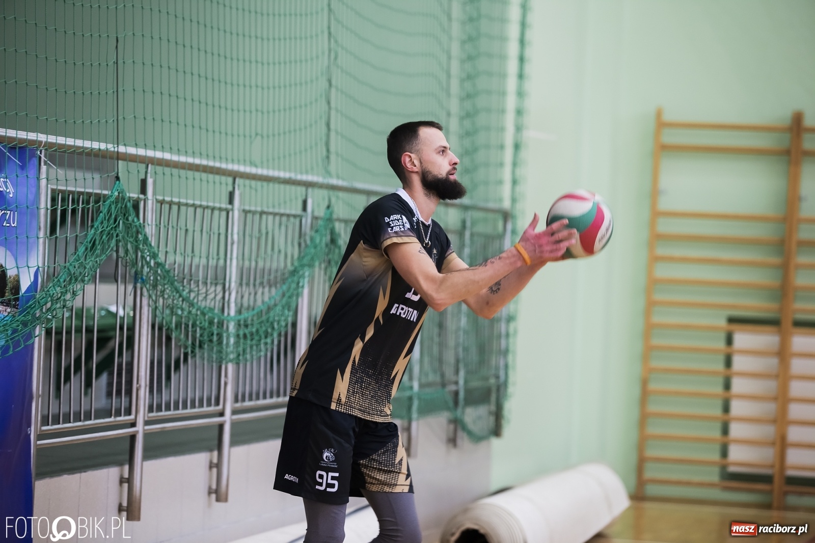 Zdjęcie w galerii na portalu naszraciborz.pl: Zacięta siatkarska rywalizacja w RLPS [FOTO] wiadomości z regionu