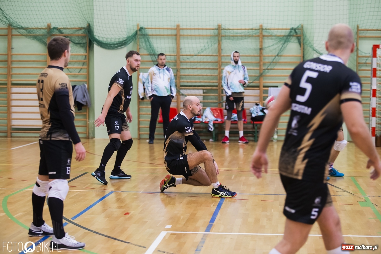 Zdjęcie w galerii na portalu naszraciborz.pl: Zacięta siatkarska rywalizacja w RLPS [FOTO] wiadomości z regionu