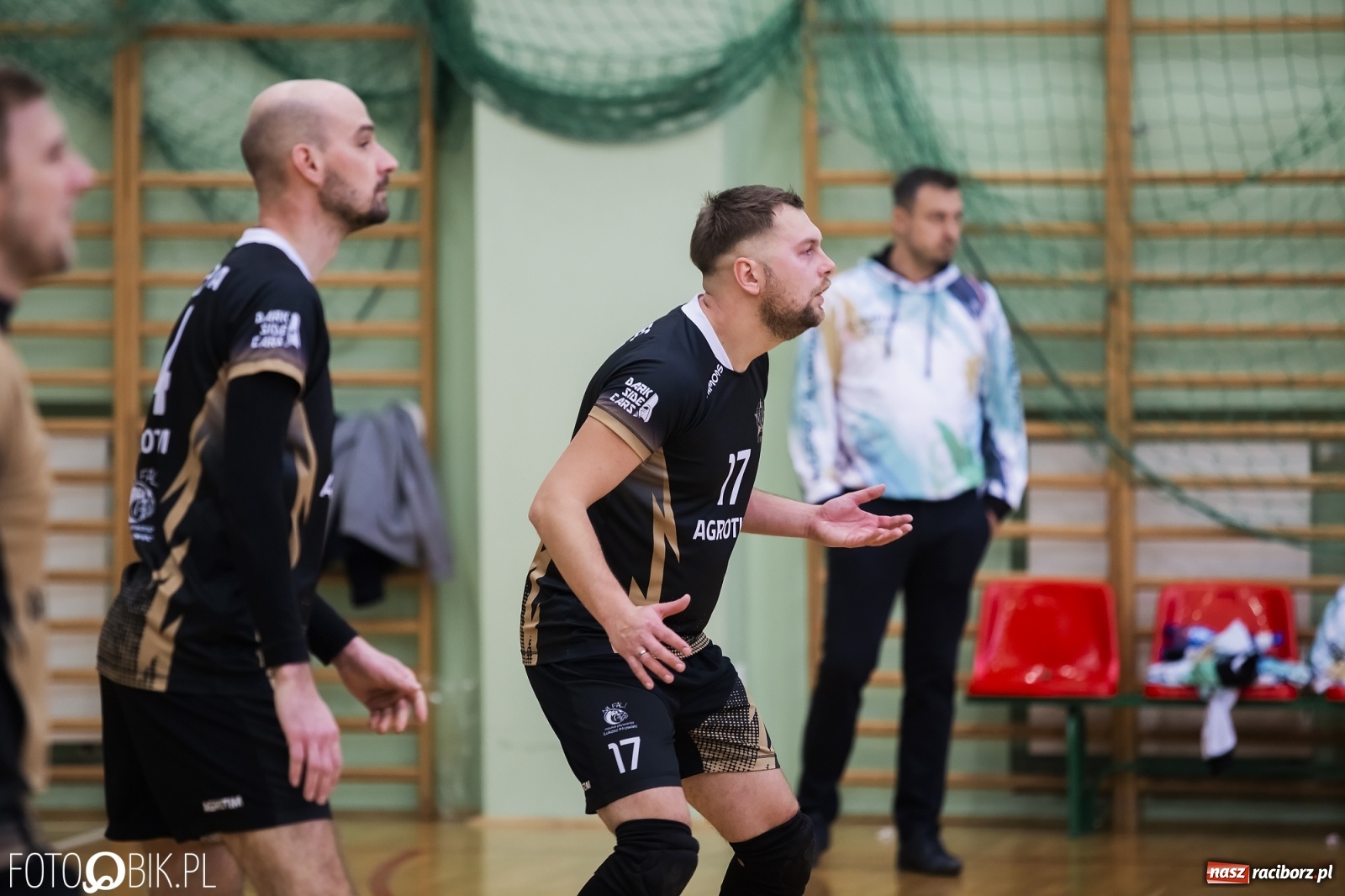 Zdjęcie w galerii na portalu naszraciborz.pl: Zacięta siatkarska rywalizacja w RLPS [FOTO] wiadomości z regionu