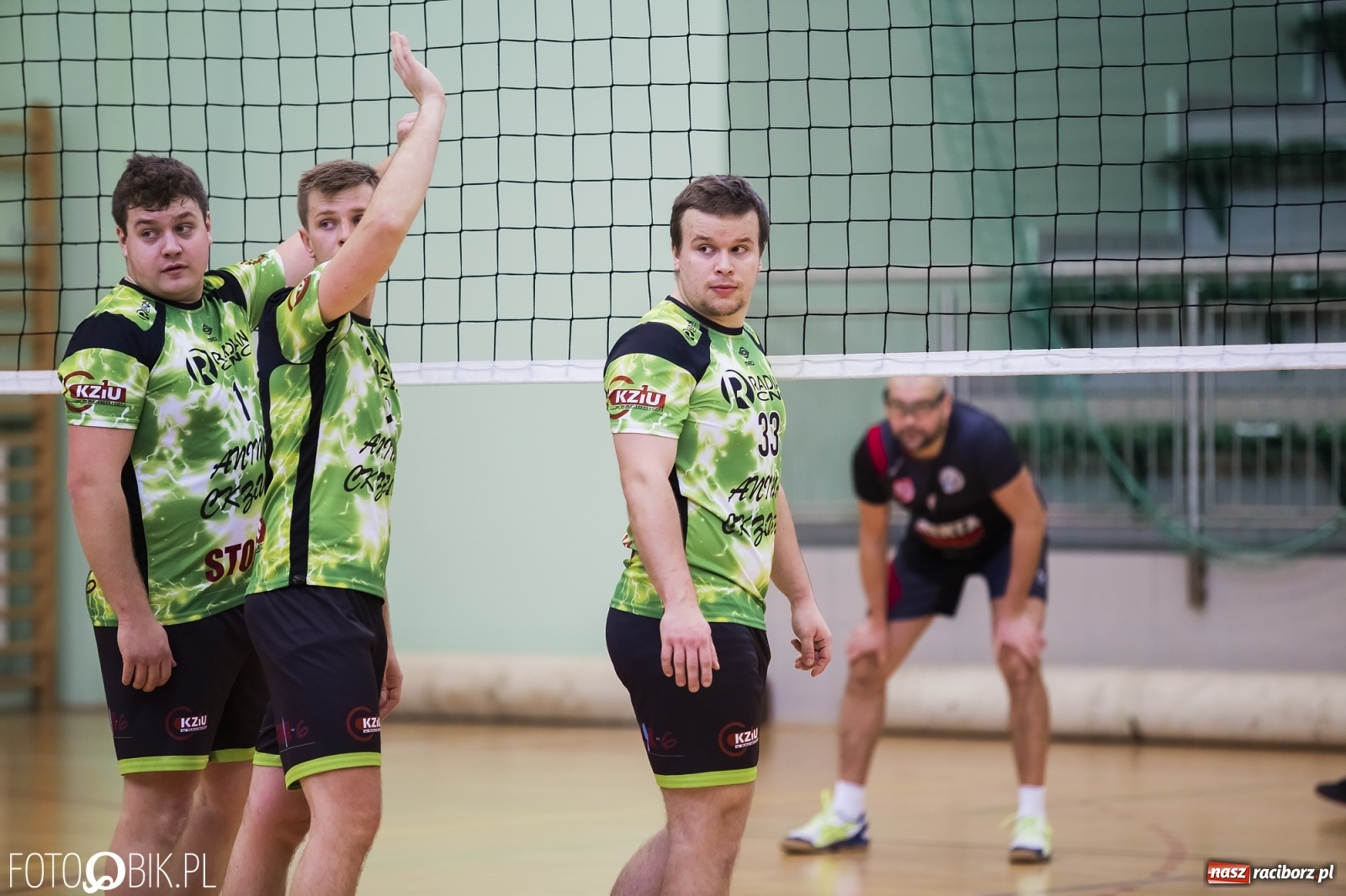 Zdjęcie w galerii na portalu naszraciborz.pl: Zacięta siatkarska rywalizacja w RLPS [FOTO] wiadomości z regionu