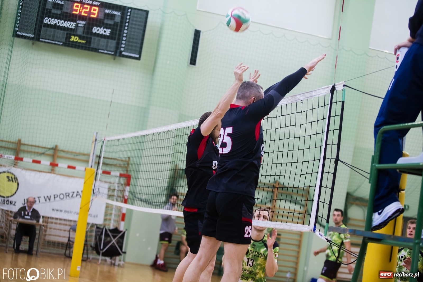 Zdjęcie w galerii na portalu naszraciborz.pl: Zacięta siatkarska rywalizacja w RLPS [FOTO] wiadomości z regionu