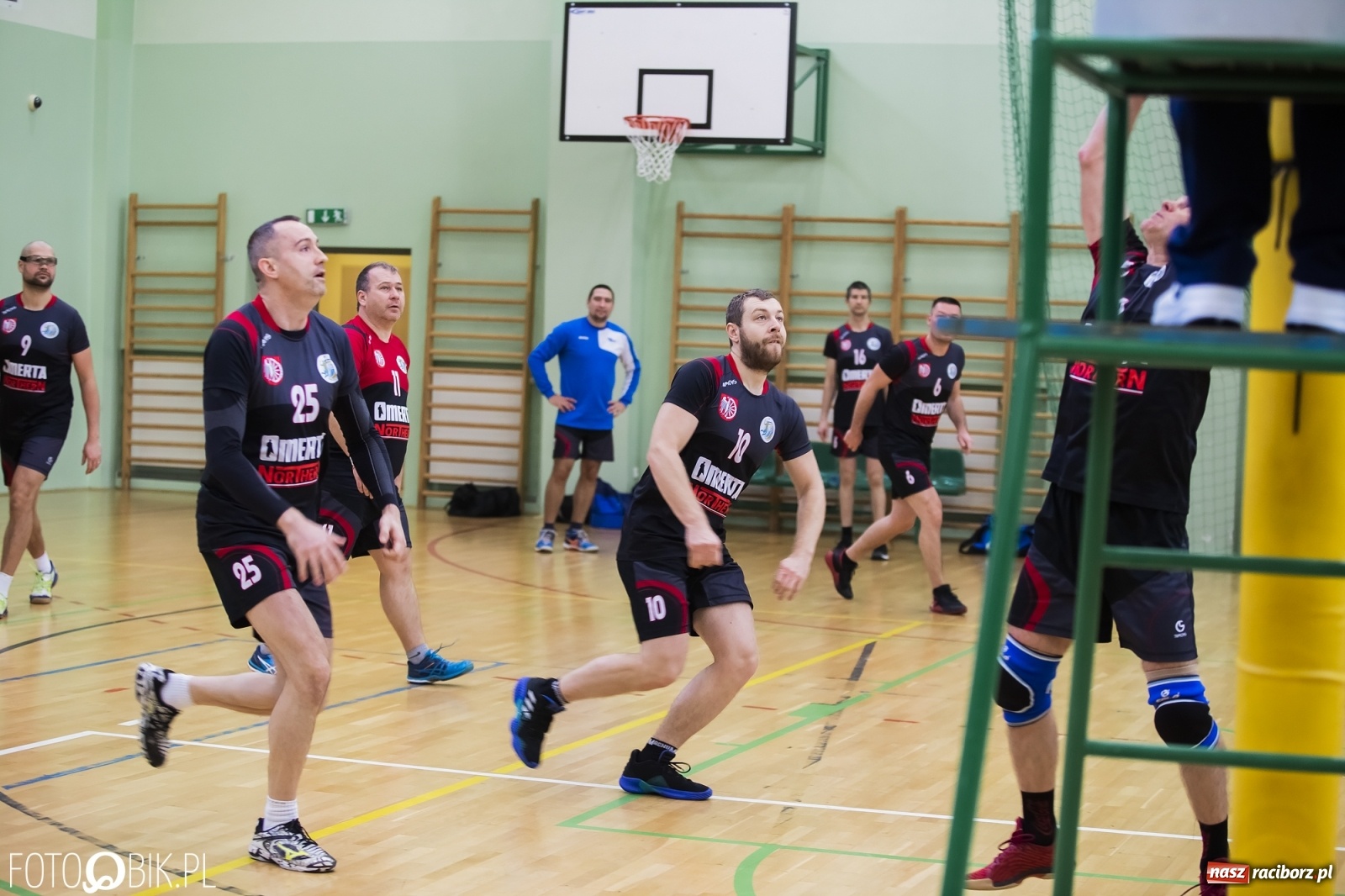 Zdjęcie w galerii na portalu naszraciborz.pl: Zacięta siatkarska rywalizacja w RLPS [FOTO] wiadomości z regionu