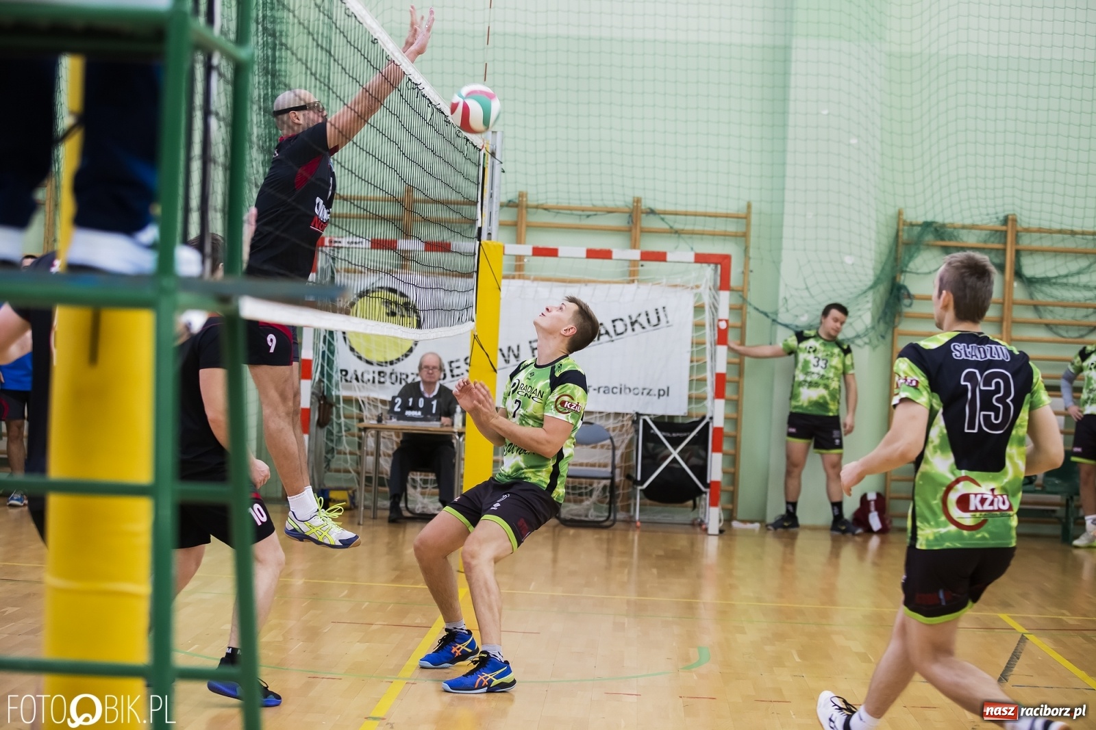 Zdjęcie w galerii na portalu naszraciborz.pl: Zacięta siatkarska rywalizacja w RLPS [FOTO] wiadomości z regionu