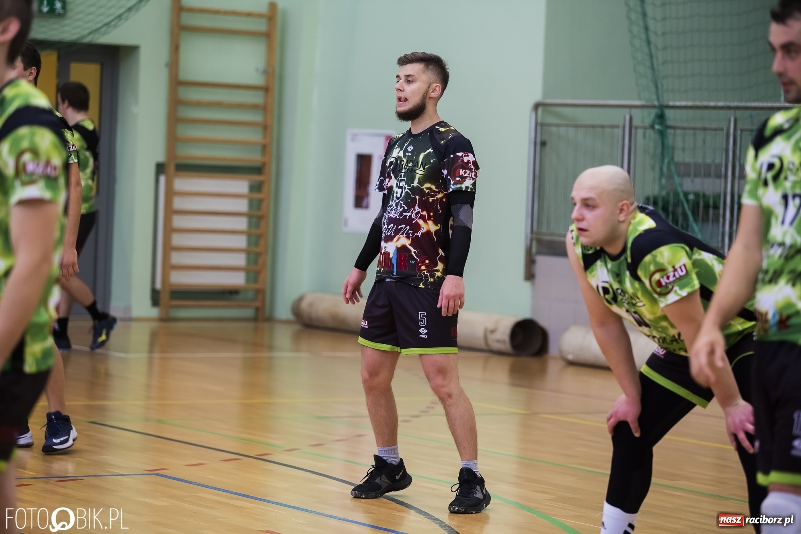 Zdjęcie w galerii na portalu naszraciborz.pl: Zacięta siatkarska rywalizacja w RLPS [FOTO] wiadomości z regionu