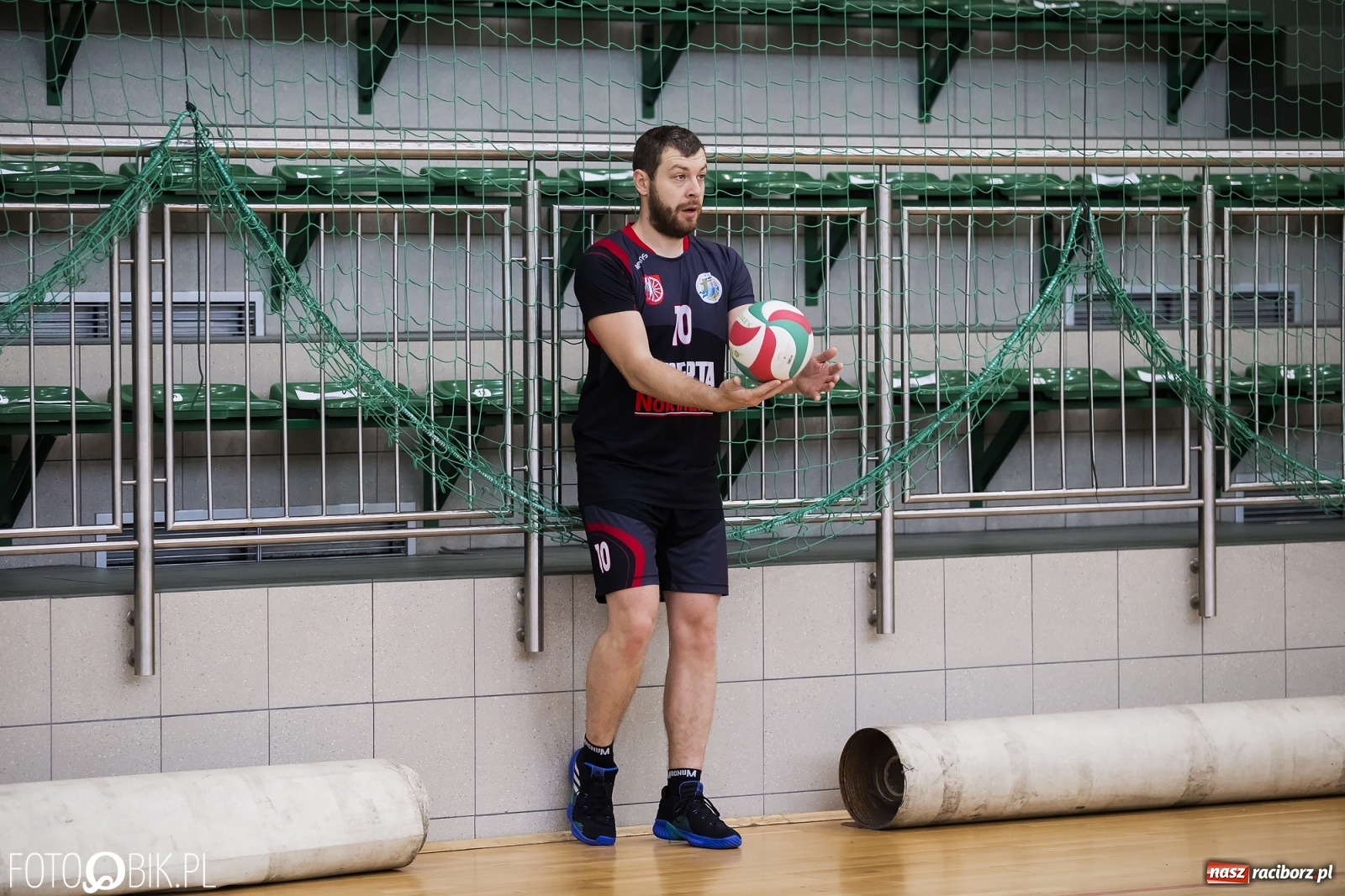 Zdjęcie w galerii na portalu naszraciborz.pl: Zacięta siatkarska rywalizacja w RLPS [FOTO] wiadomości z regionu