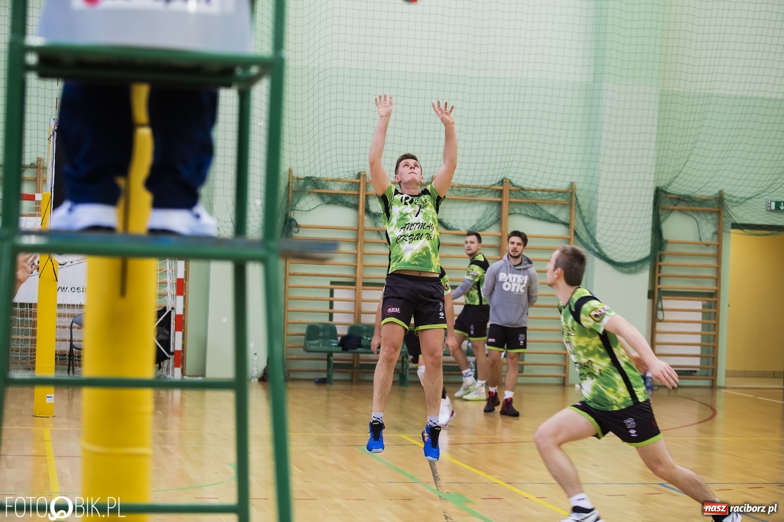 Zdjęcie w galerii na portalu naszraciborz.pl: Zacięta siatkarska rywalizacja w RLPS [FOTO] wiadomości z regionu