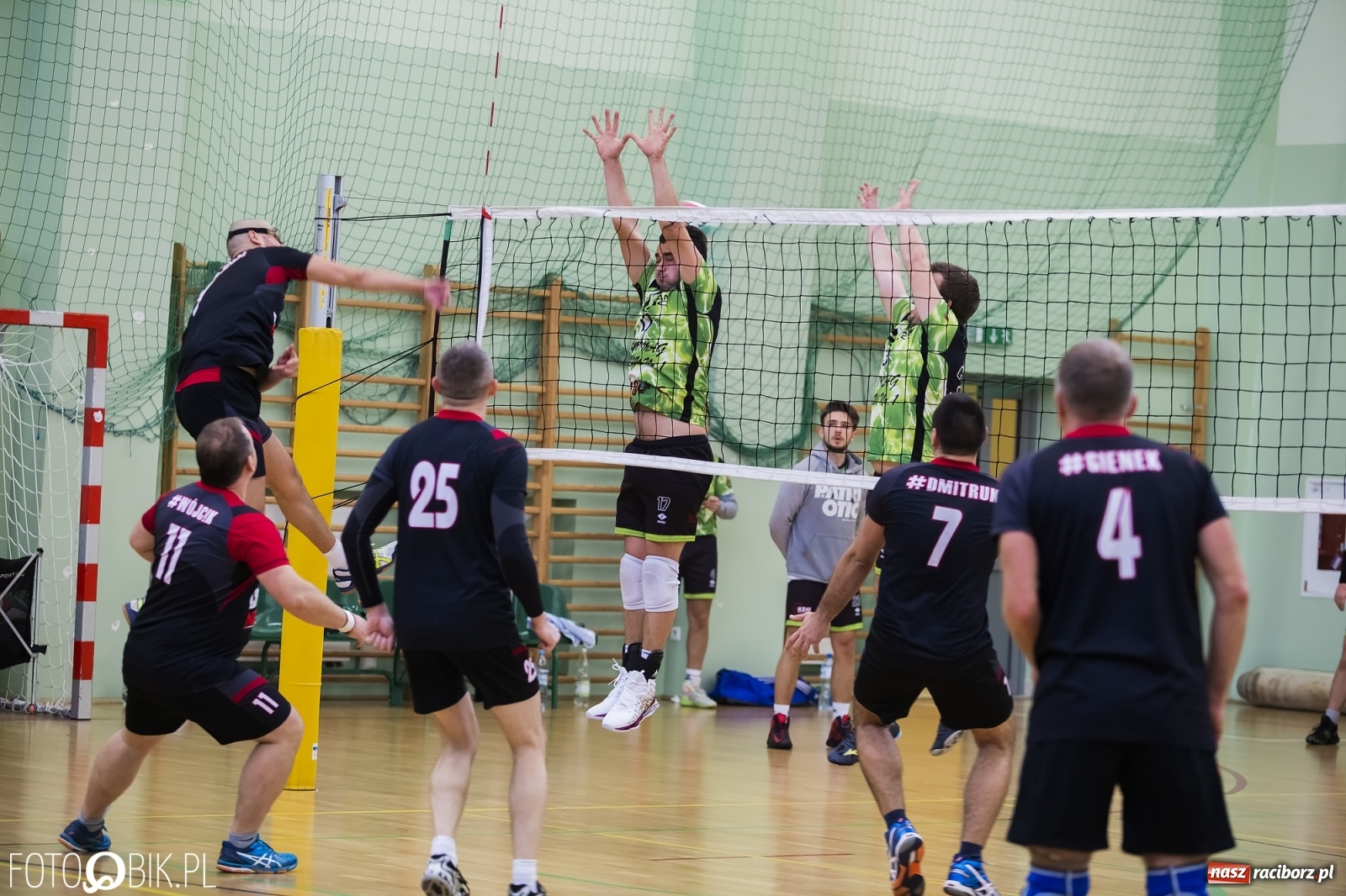 Zdjęcie w galerii na portalu naszraciborz.pl: Zacięta siatkarska rywalizacja w RLPS [FOTO] wiadomości z regionu