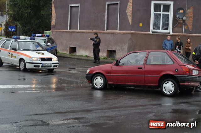 Zdjęcie w galerii na portalu naszraciborz.pl: Wypadek na Ostrogu - dwie ranne wiadomości z regionu