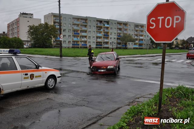 Zdjęcie w galerii na portalu naszraciborz.pl: Wypadek na Ostrogu - dwie ranne wiadomości z regionu