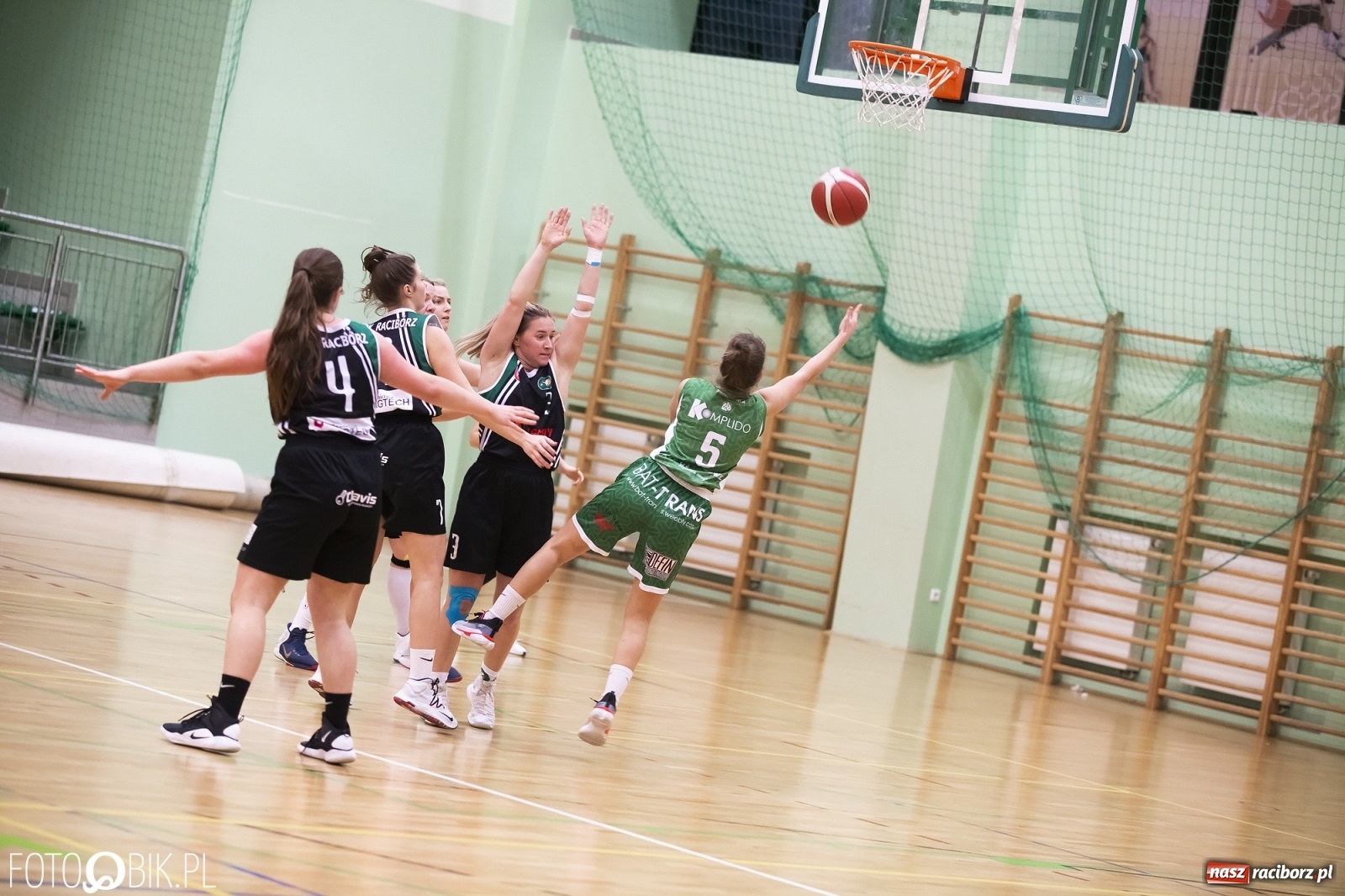 Zdjęcie w galerii na portalu naszraciborz.pl: Kolejna porażka koszykarek RKK AZS Racibórz [FOTO] wiadomości z regionu