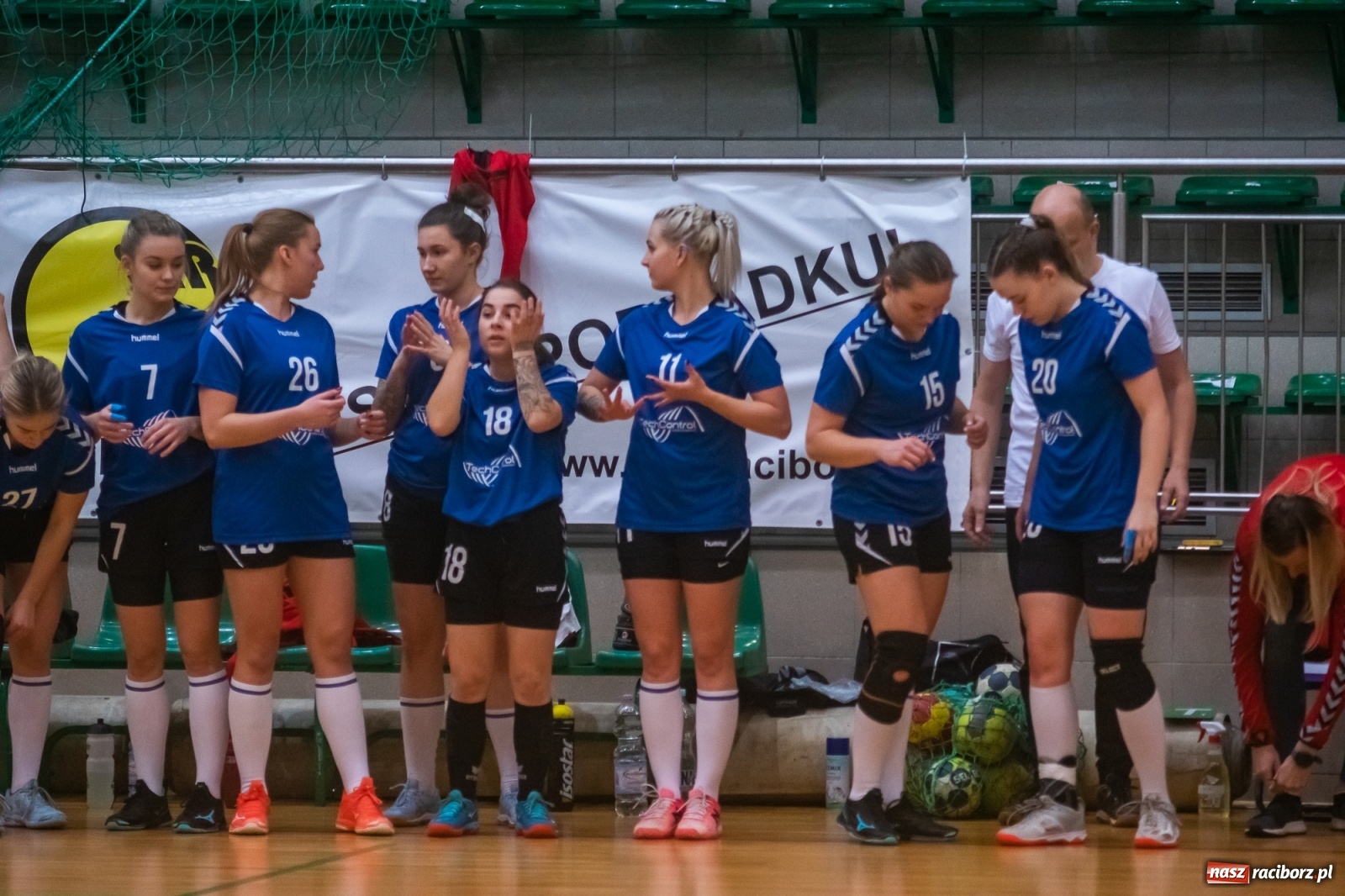 Zdjęcie w galerii na portalu naszraciborz.pl: Piłka ręczna. Dreszczowiec w Arenie Rafako [FOTO i WIDEO] wiadomości z regionu