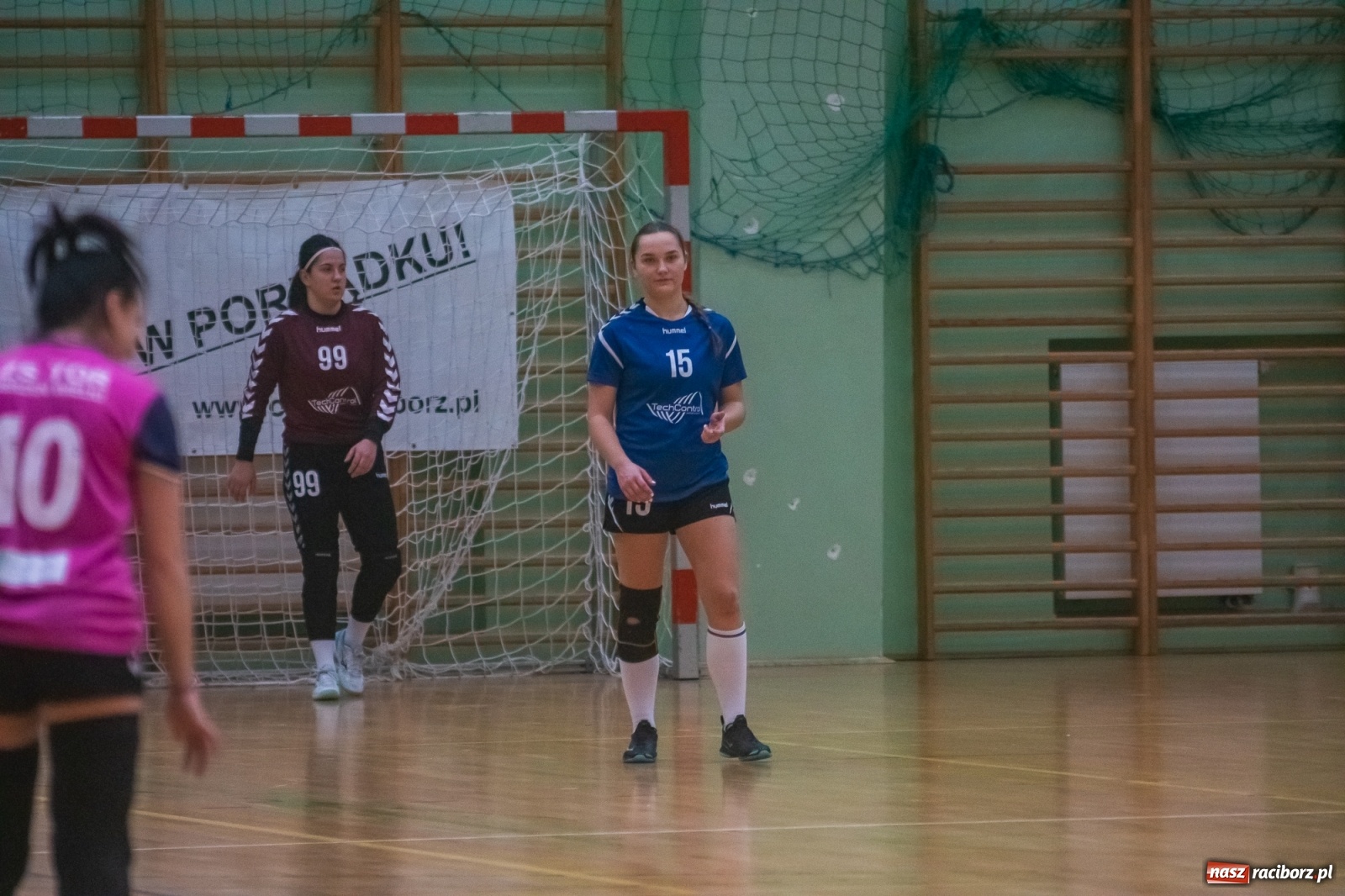 Zdjęcie w galerii na portalu naszraciborz.pl: Piłka ręczna. Dreszczowiec w Arenie Rafako [FOTO i WIDEO] wiadomości z regionu